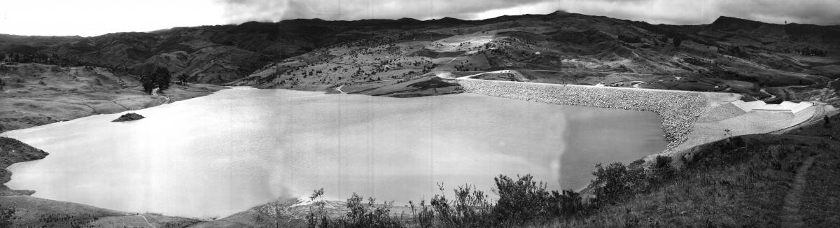 4) Vista panoramica de la obra el dia de su inaguración agosto 6 de 1951.jpg