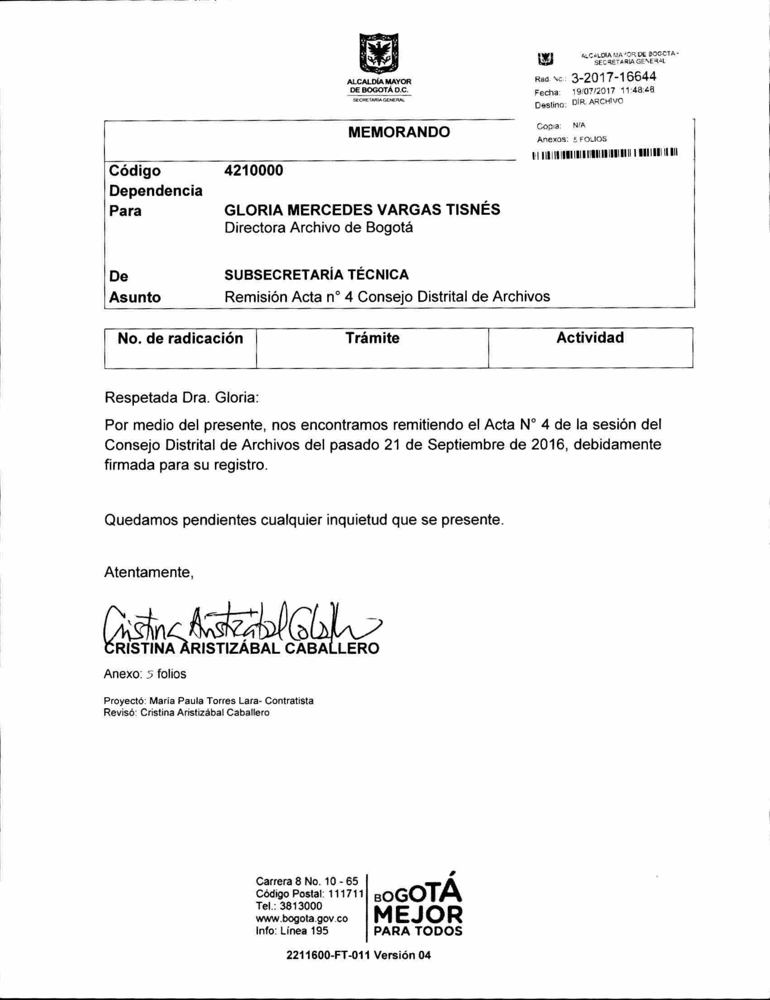 Documento escaneado correspondiente a un memorando de la Secretaría General de la Alcaldía Mayor de Bogotá, radicado el 19 de julio de 2017, mediante el cual la Subsecretaría Técnica remite a la Directora del Archivo de Bogotá el Acta No. 4 de la sesión del Consejo Distrital de Archivos realizada el 21 de septiembre de 2016, debidamente firmada para su registro. El documento incluye datos de radicación, destinatario, asunto, texto de remisión, firma manuscrita de Cristina Aristizábal Caballero, referencia a