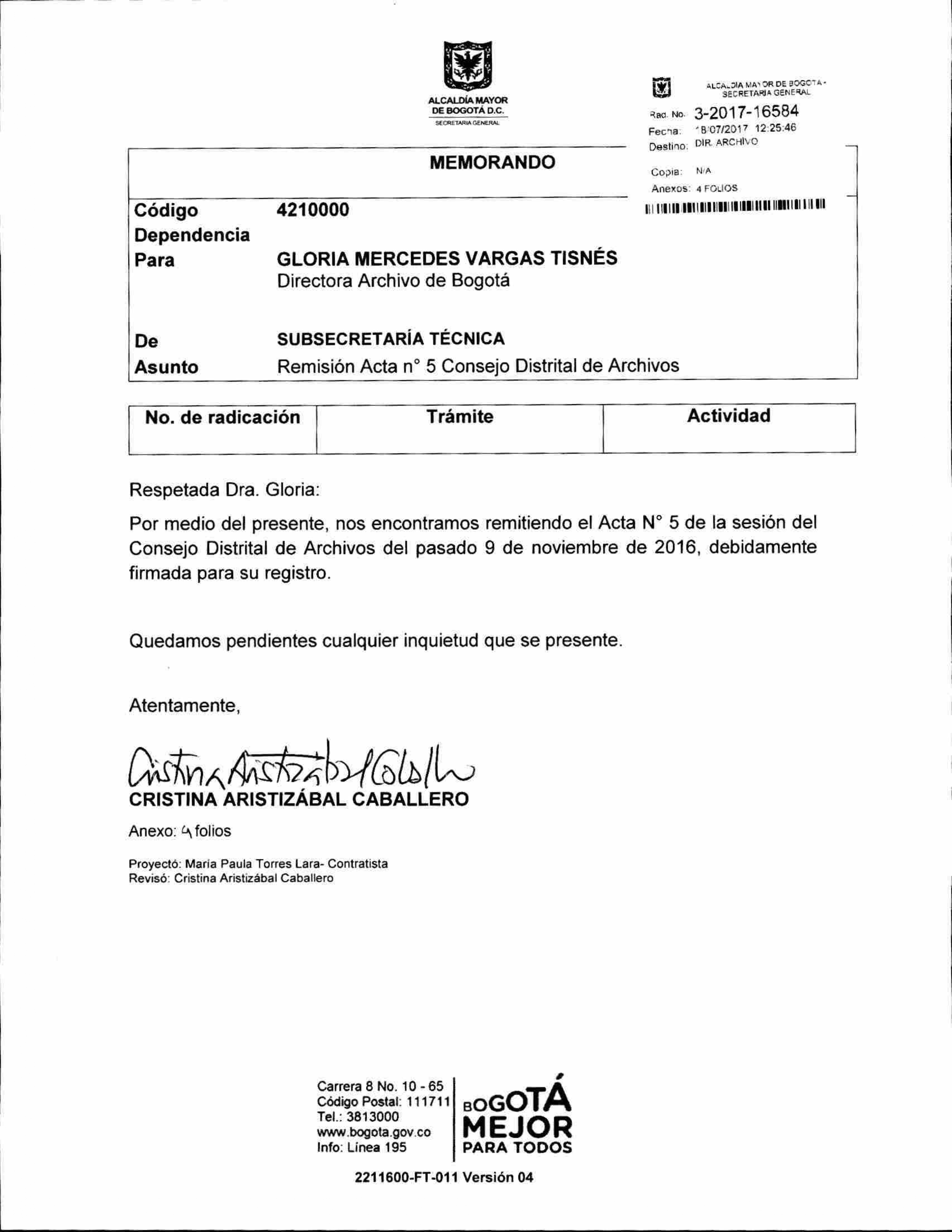 Documento escaneado correspondiente a un memorando de la Secretaría General de la Alcaldía Mayor de Bogotá, mediante el cual la Subsecretaría Técnica remite a la Directora del Archivo de Bogotá el Acta No. 5 de la sesión del Consejo Distrital de Archivos realizada el 9 de noviembre de 2016, debidamente firmada para su registro. El documento incluye datos de radicación, destinatario, asunto, texto de remisión, firma manuscrita de Cristina Aristizábal Caballero, referencia a cuatro folios anexos y, en la part