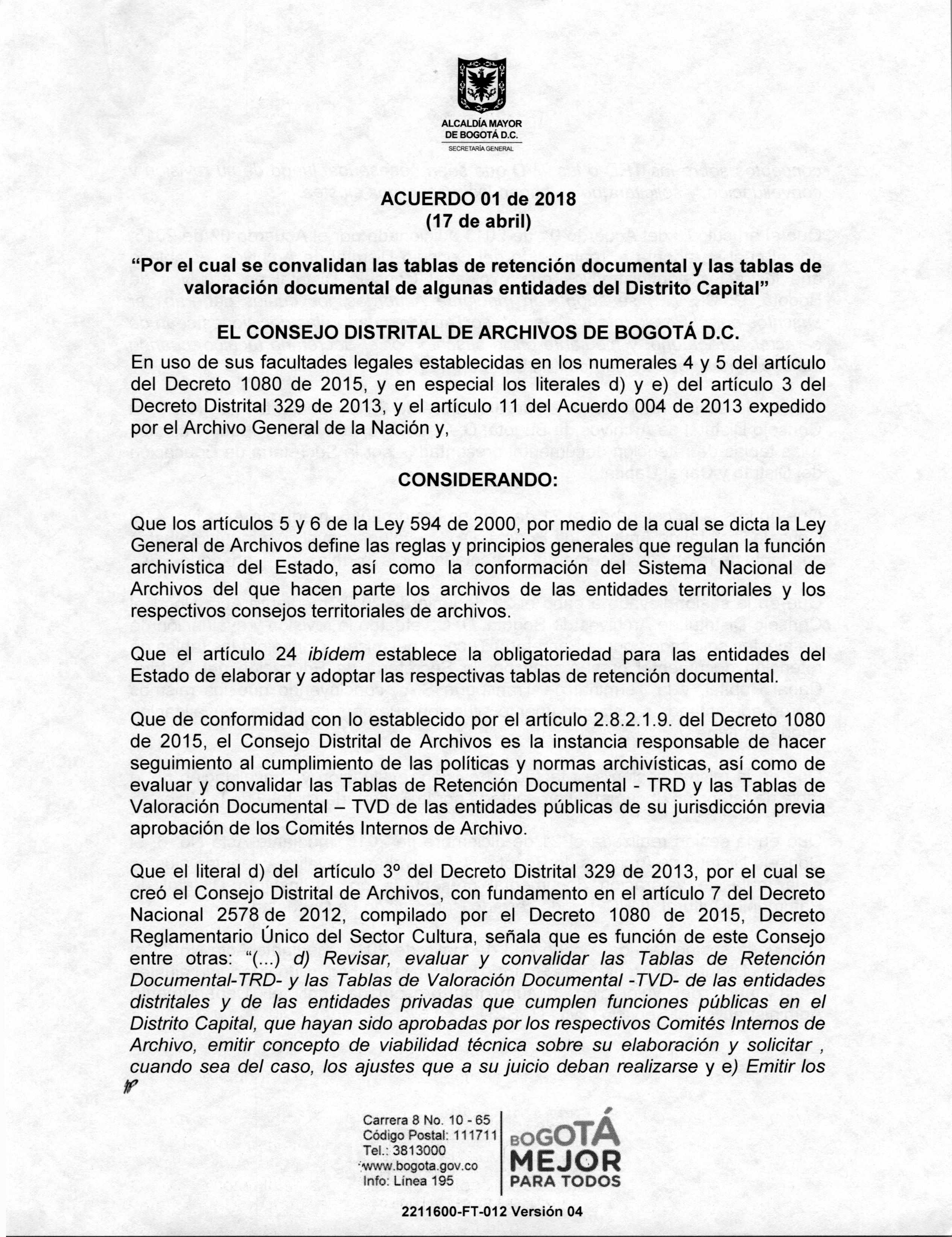 Documento escaneado correspondiente al Acuerdo 01 de 2018 del Consejo Distrital de Archivos de Bogotá D.C., fechado el 17 de abril, “Por el cual se convalidan las tablas de retención documental y las tablas de valoración documental de algunas entidades del Distrito Capital”. La página presenta el escudo de la Alcaldía Mayor de Bogotá, el encabezado del Consejo, fundamentos legales y considerandos relacionados con la Ley General de Archivos, el seguimiento al cumplimiento de la normativa archivística y las f