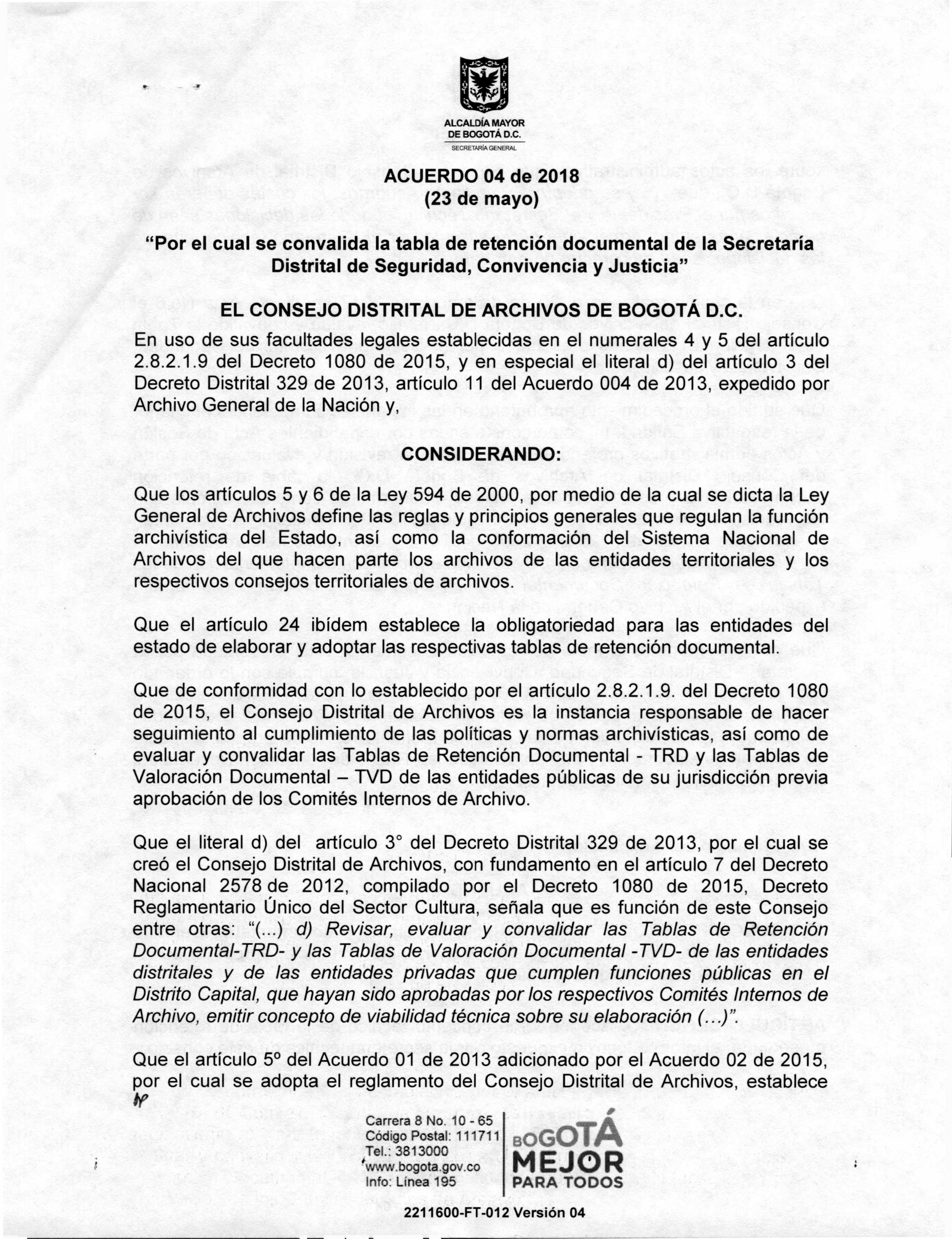 Documento escaneado correspondiente al Acuerdo 04 de 2018 del Consejo Distrital de Archivos de Bogotá D.C., fechado el 23 de mayo, “Por el cual se convalida la tabla de retención documental de la Secretaría Distrital de Seguridad, Convivencia y Justicia”. La página presenta el escudo de la Alcaldía Mayor de Bogotá, el encabezado del Consejo, fundamentos legales y considerandos relacionados con la Ley General de Archivos, el seguimiento al cumplimiento de la normativa archivística y las funciones de revisión
