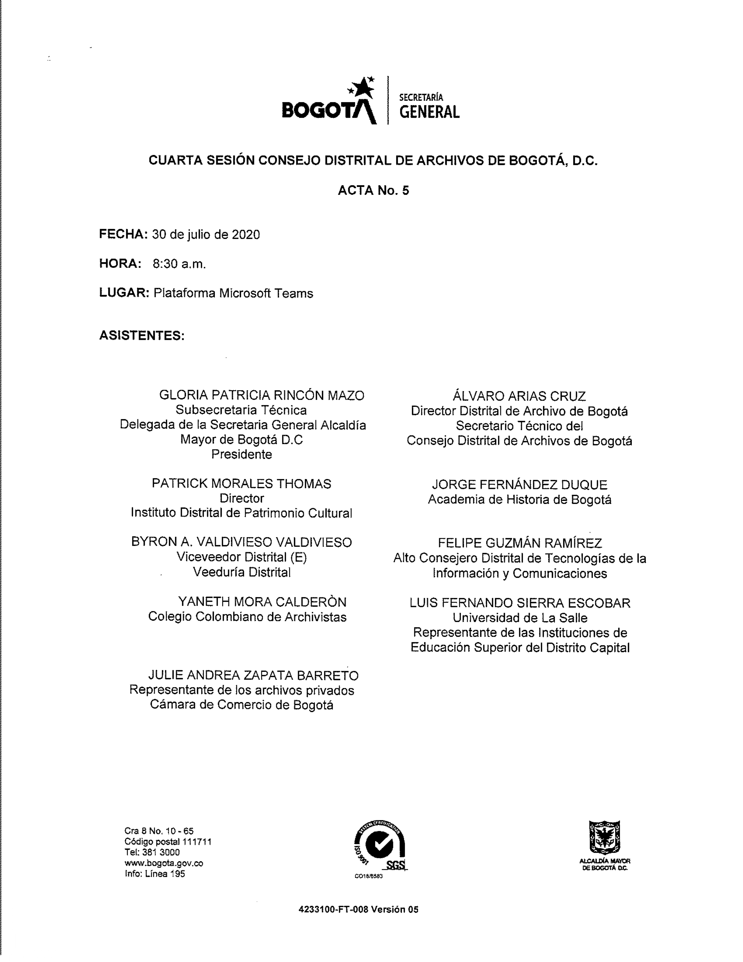 Documento escaneado correspondiente al Acta No. 5 de la cuarta sesión del Consejo Distrital de Archivos de Bogotá D.C. de 2020, realizada el 30 de julio a las 8:30 a. m. mediante la plataforma Microsoft Teams. La página presenta la identidad institucional de Bogotá y la Secretaría General, los datos de fecha, hora y modalidad de la sesión, así como el listado de asistentes con sus cargos o entidades de representación. En la parte inferior aparecen los datos institucionales, sellos de certificación y el escu