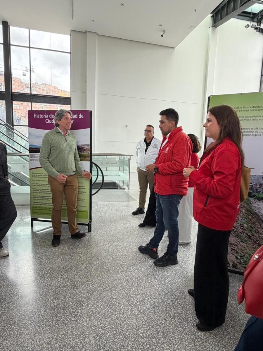 Grupo en exposición