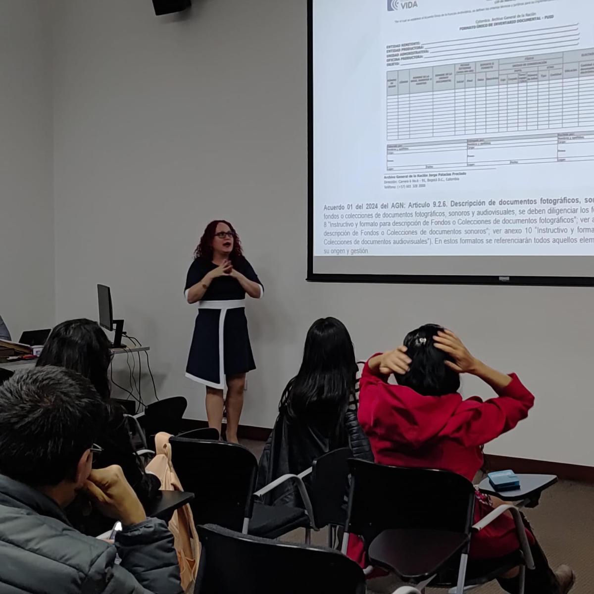 Conferencista y asistentes