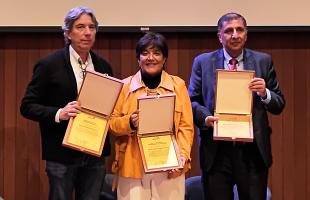 Director del Archivo de Bogotá y condecoraos en el marco del Día Nacional de los Archivos