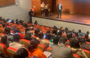 Presentación y asistentes en auditorio
