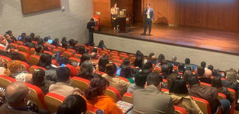 Presentación y asistentes en auditorio